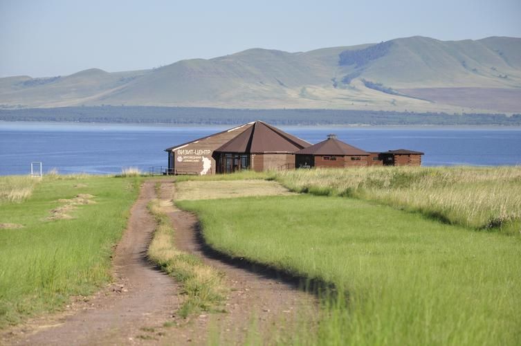Шаг за шагом — от активных вулканов к долине