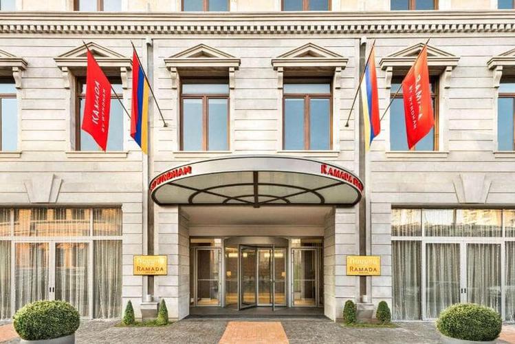 Ramada Hotel &amp; Suites by Wyndham 4* (г. Ереван)