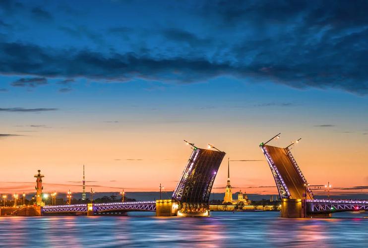 Очарование белых ночей: 5 дней в Петербурге