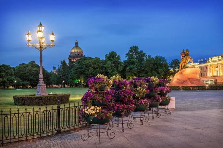 Дворцовое трио: Петербург, Петергоф, Царское Село