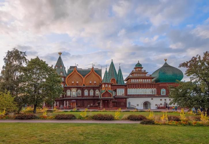 Старое и новое: диалог в архитектуре города 7 дней