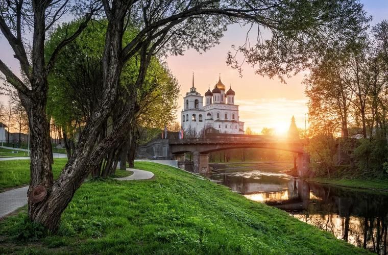 Автобус| Каменные стражи Псковского края